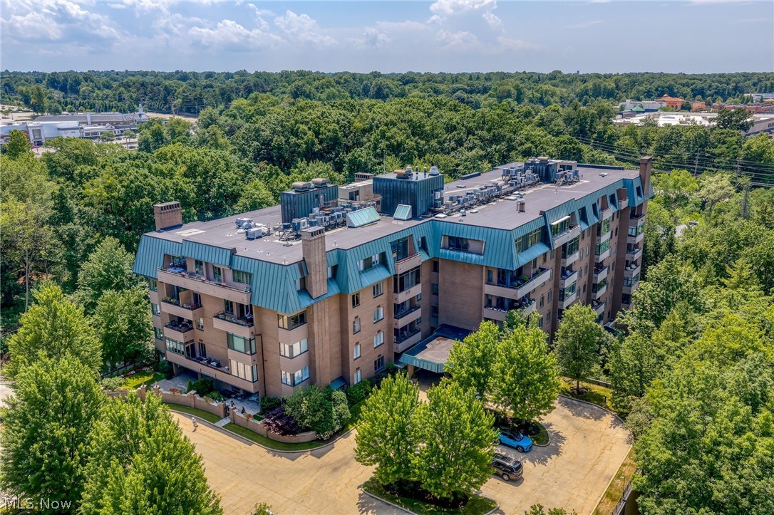 Lyndhurst OH, 5150 Three Village Drive, Unit PHAB