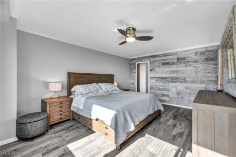 12520 Edgewater Drive Lakewood OH 44107