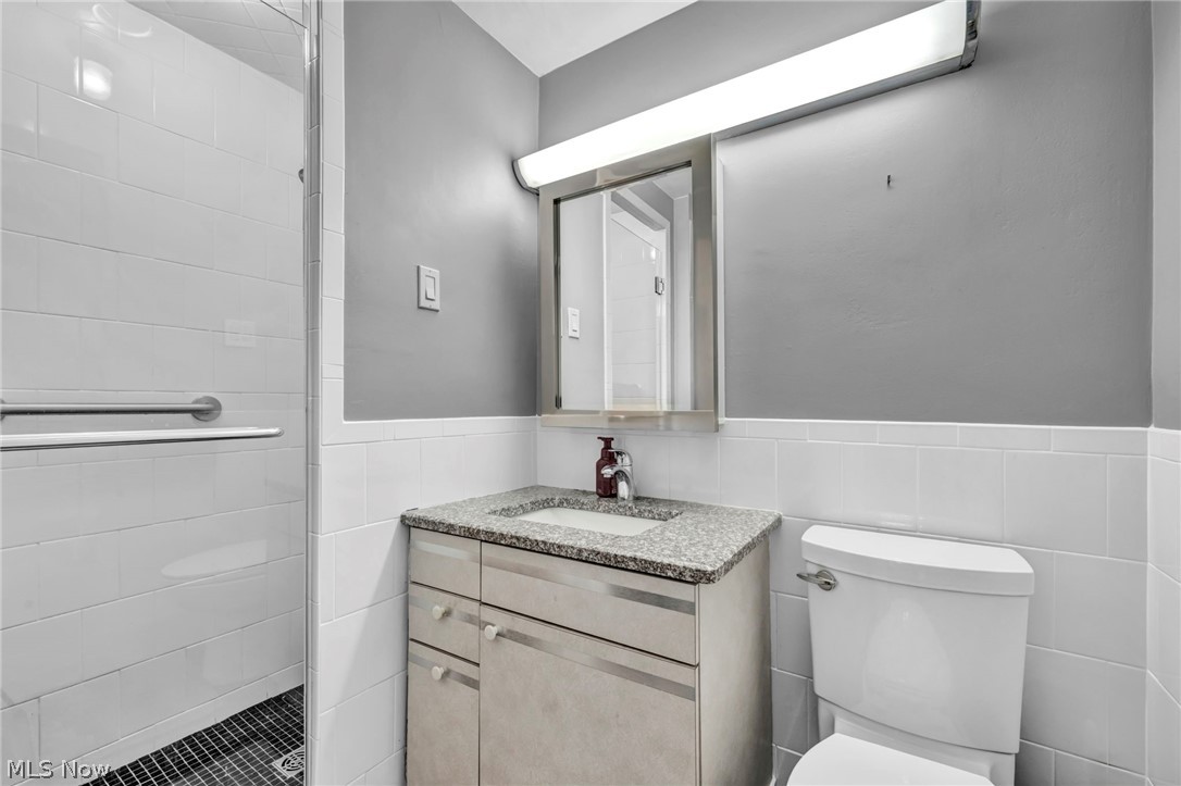 12520 Edgewater Drive Lakewood OH 44107