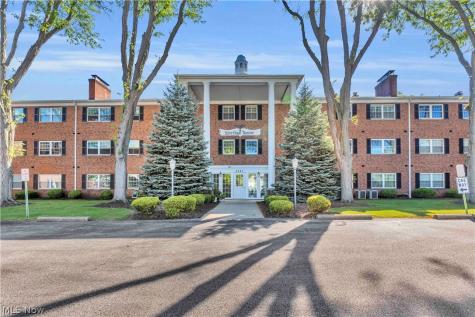 2885 Pease Drive Rocky River OH 44116