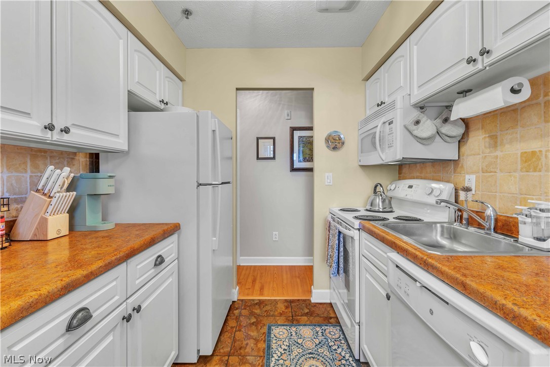 2885 Pease Drive Rocky River OH 44116