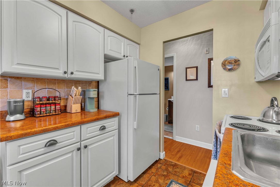 2885 Pease Drive Rocky River OH 44116