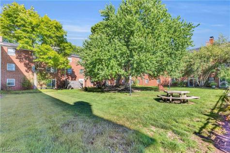 2885 Pease Drive Rocky River OH 44116