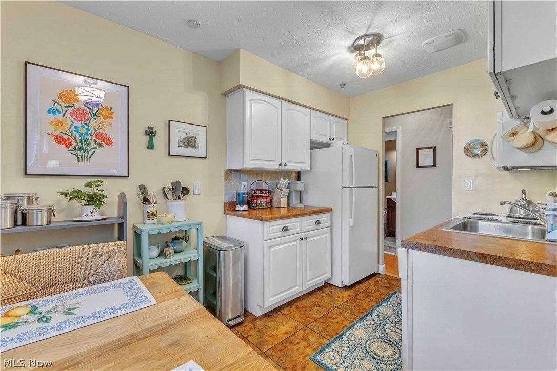 2885 Pease Drive Rocky River OH 44116