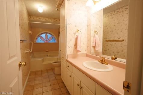 115 Ledbury Circle NE Canton OH 44721