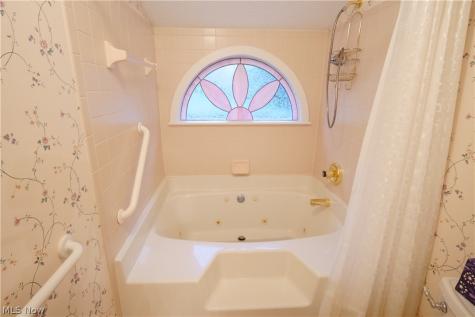 115 Ledbury Circle NE Canton OH 44721