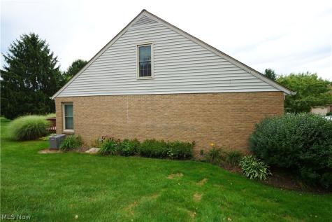 115 Ledbury Circle NE Canton OH 44721