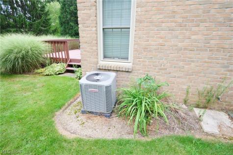 115 Ledbury Circle NE Canton OH 44721