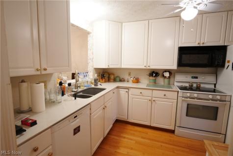 115 Ledbury Circle NE Canton OH 44721