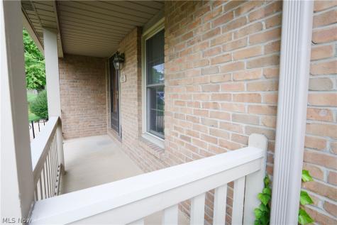 115 Ledbury Circle NE Canton OH 44721