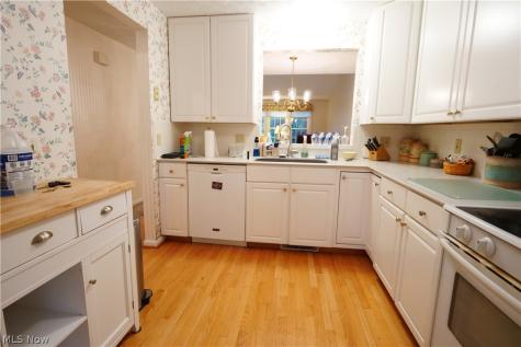 115 Ledbury Circle NE Canton OH 44721