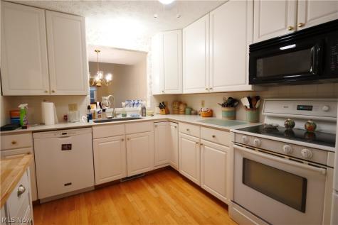 115 Ledbury Circle NE Canton OH 44721