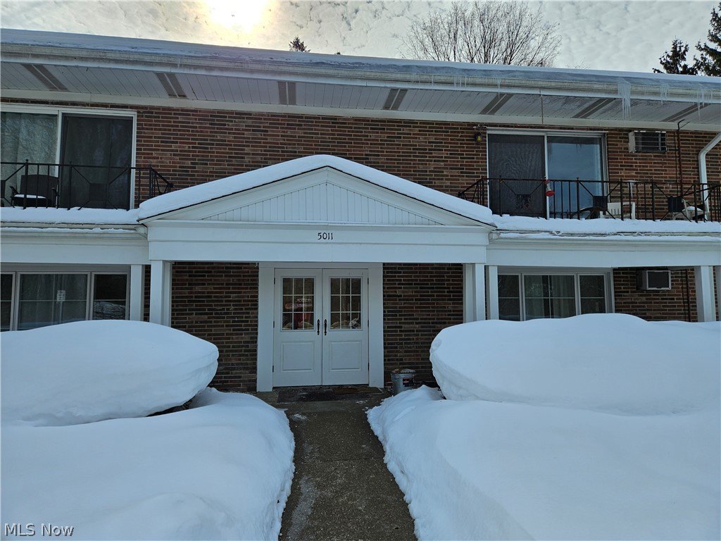 Chagrin Falls OH, 5011 Nob Hill Drive, Unit 11C