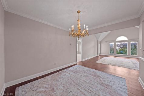 734 Hunters Trail Akron OH 44313