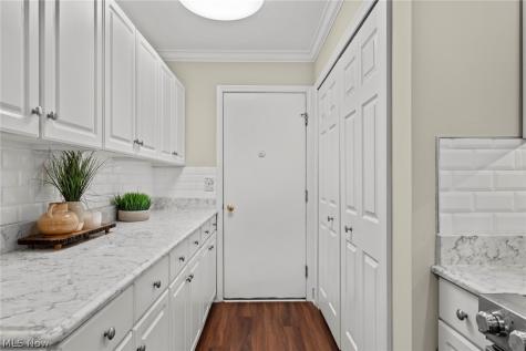 734 Hunters Trail Akron OH 44313