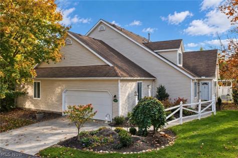 734 Hunters Trail Akron OH 44313