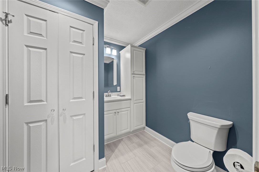 734 Hunters Trail Akron OH 44313