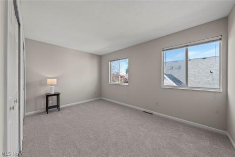 734 Hunters Trail Akron OH 44313