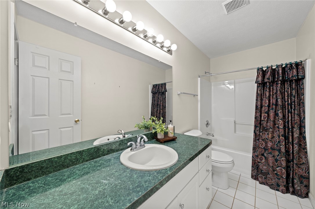 734 Hunters Trail Akron OH 44313
