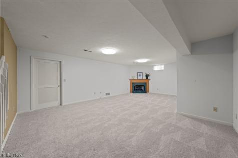 734 Hunters Trail Akron OH 44313