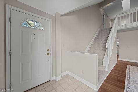 734 Hunters Trail Akron OH 44313