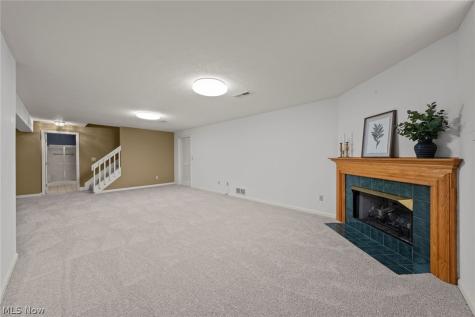 734 Hunters Trail Akron OH 44313