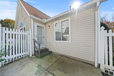 734 Hunters Trail Akron OH 44313