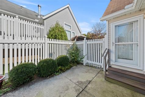 734 Hunters Trail Akron OH 44313