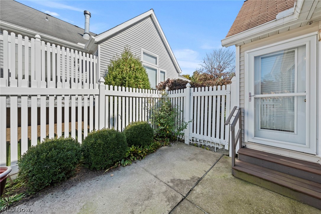 734 Hunters Trail Akron OH 44313