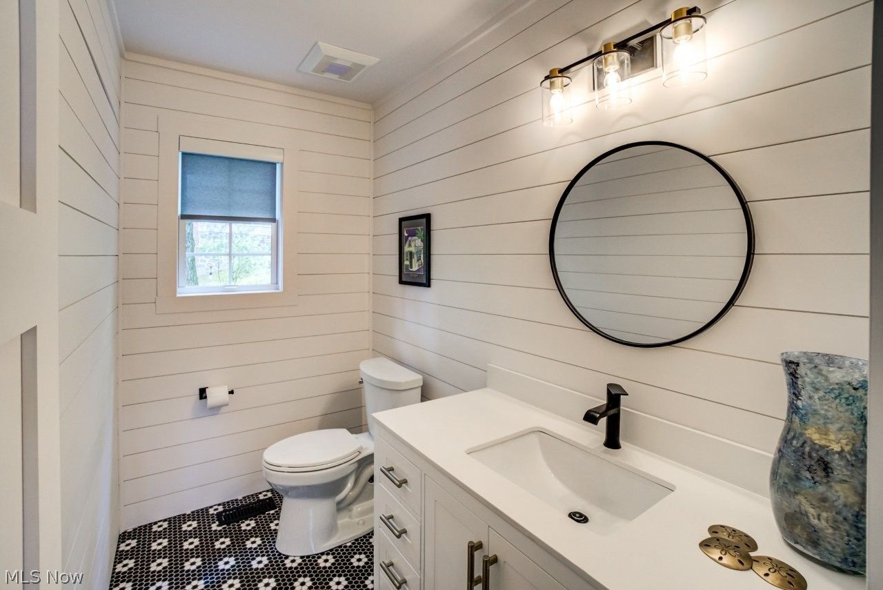 210 Commons Court Chagrin Falls OH 44022