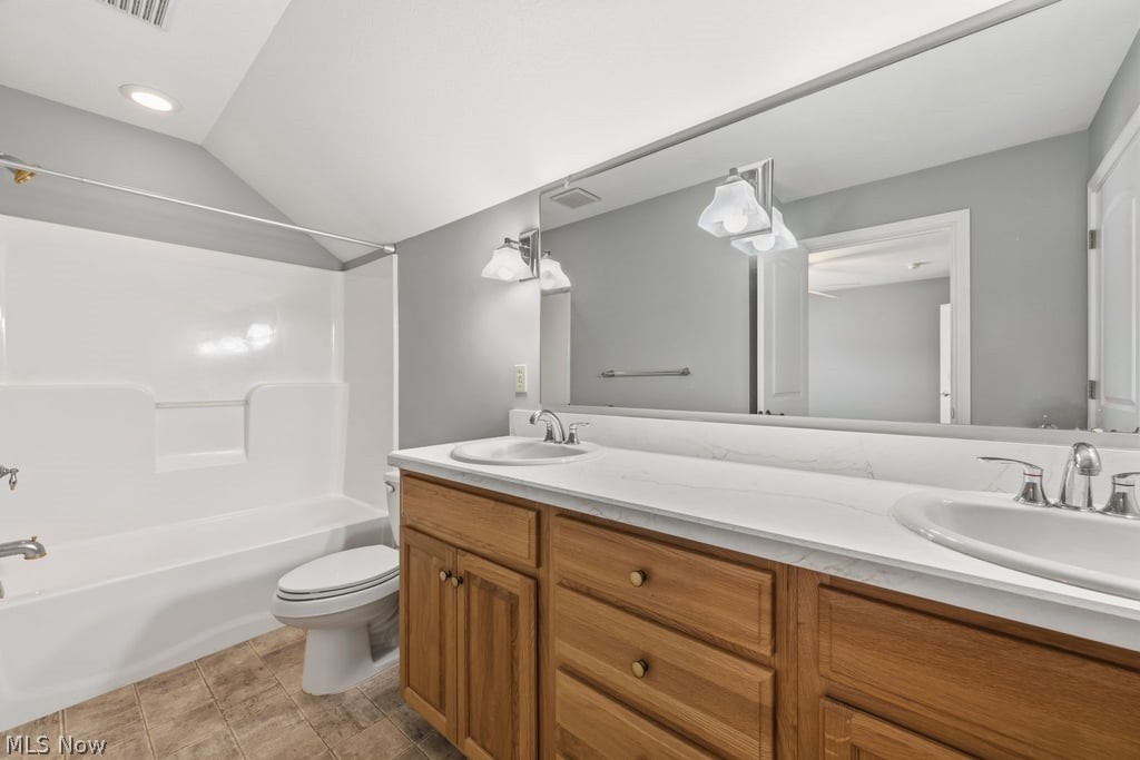 5067 Shepherds Glen Willoughby OH 44094