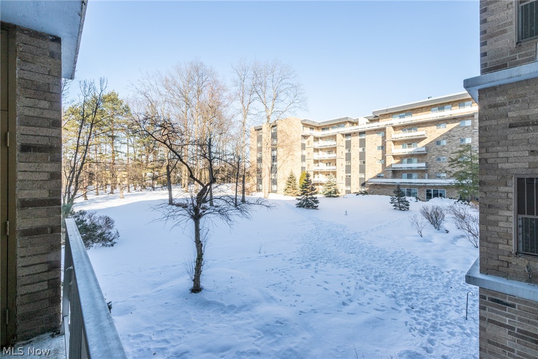 2112 Acacia Park Drive Lyndhurst OH 44124