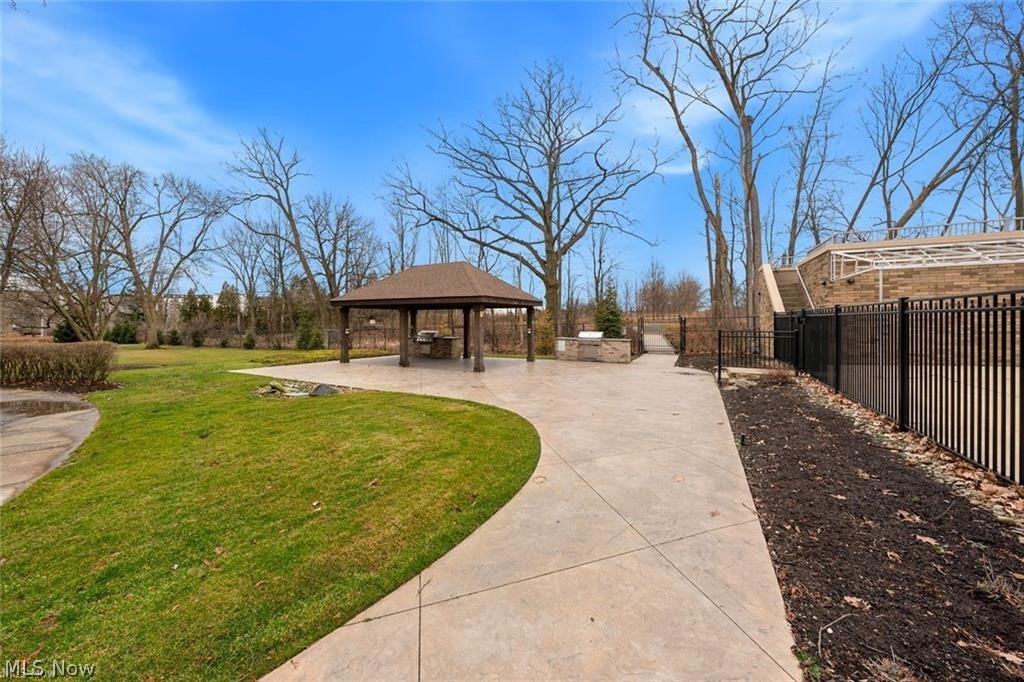 2112 Acacia Park Drive Lyndhurst OH 44124