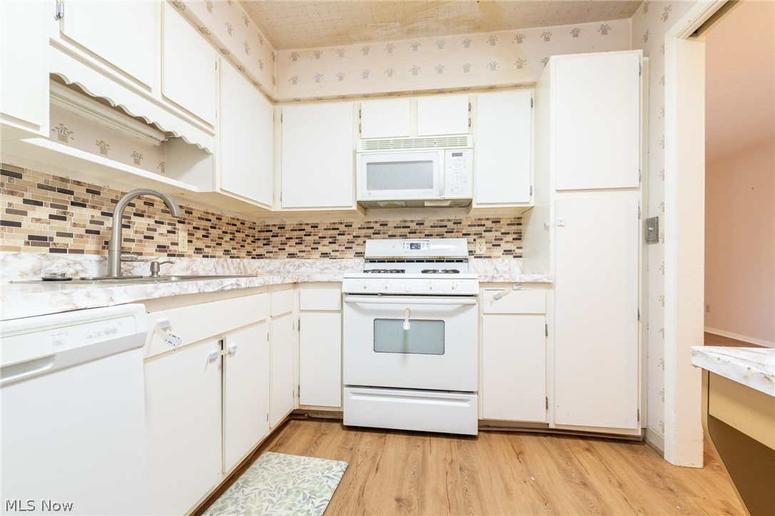 2112 Acacia Park Drive Lyndhurst OH 44124