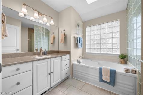 2975 Waterford Drive Twinsburg OH 44087