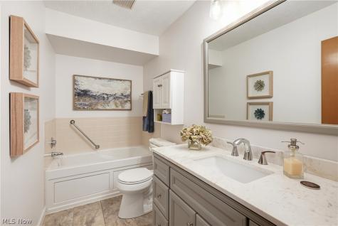 7582 Heather Circle Kent OH 44240