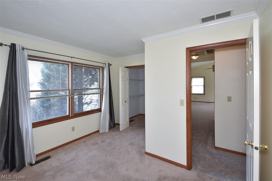 2121 Oakwood Court Avon OH 44011