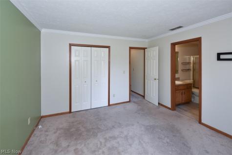 2121 Oakwood Court Avon OH 44011