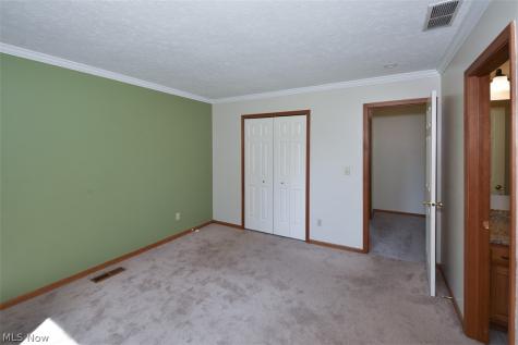 2121 Oakwood Court Avon OH 44011