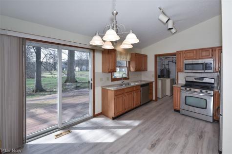 2121 Oakwood Court Avon OH 44011