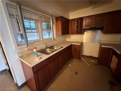 9321 Manor Avenue Cleveland OH 44104