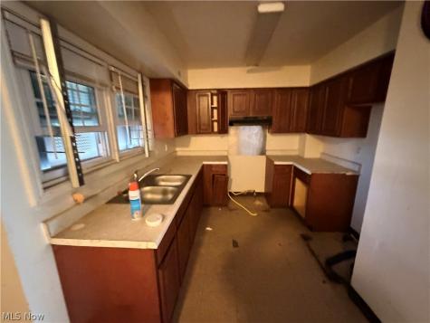9321 Manor Avenue Cleveland OH 44104