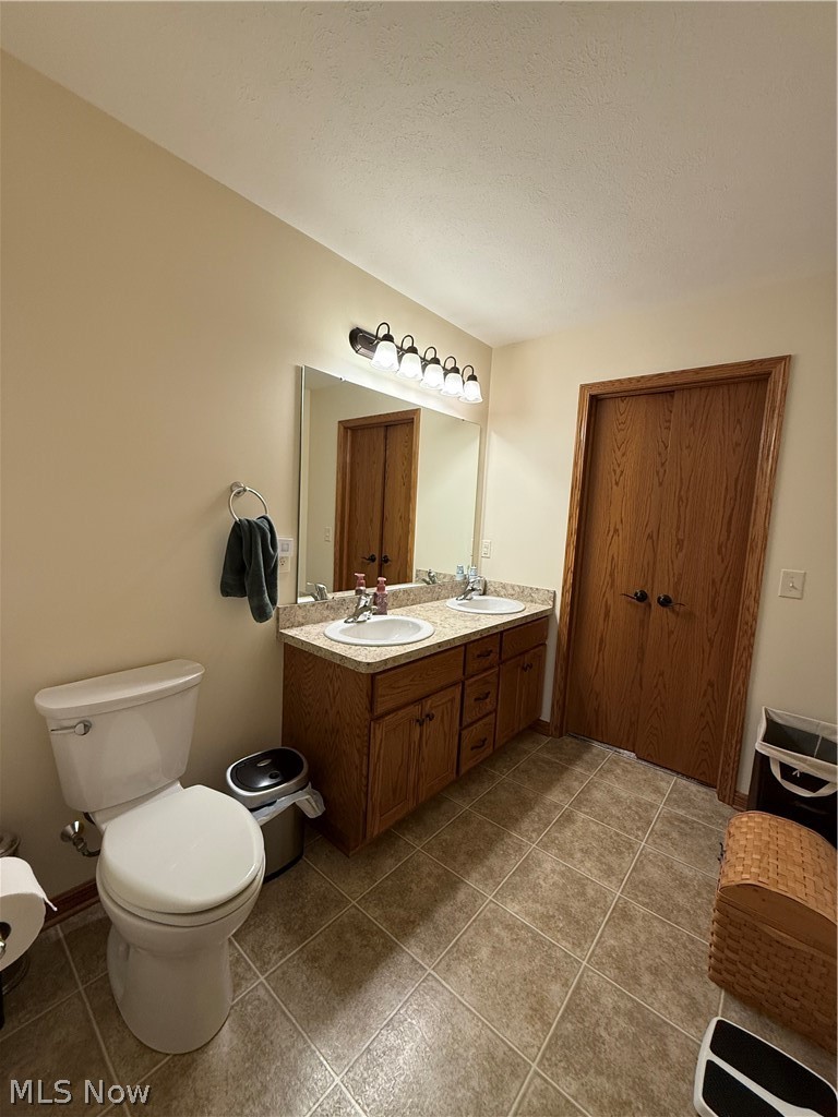 233 Woodbury Circle Dalton OH 44618