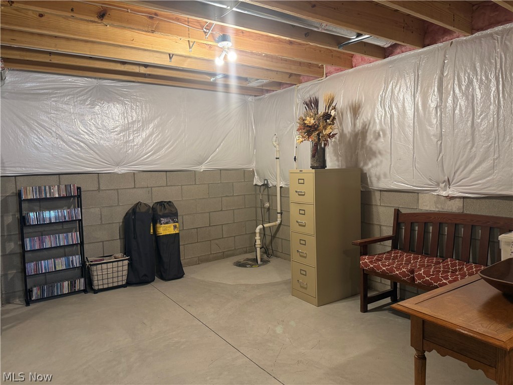 233 Woodbury Circle Dalton OH 44618