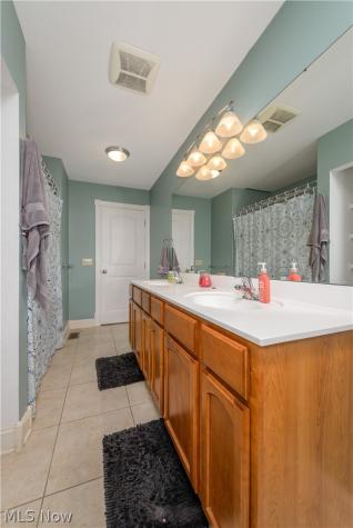 3721 Old Hickory Avenue NW Canton OH 44718