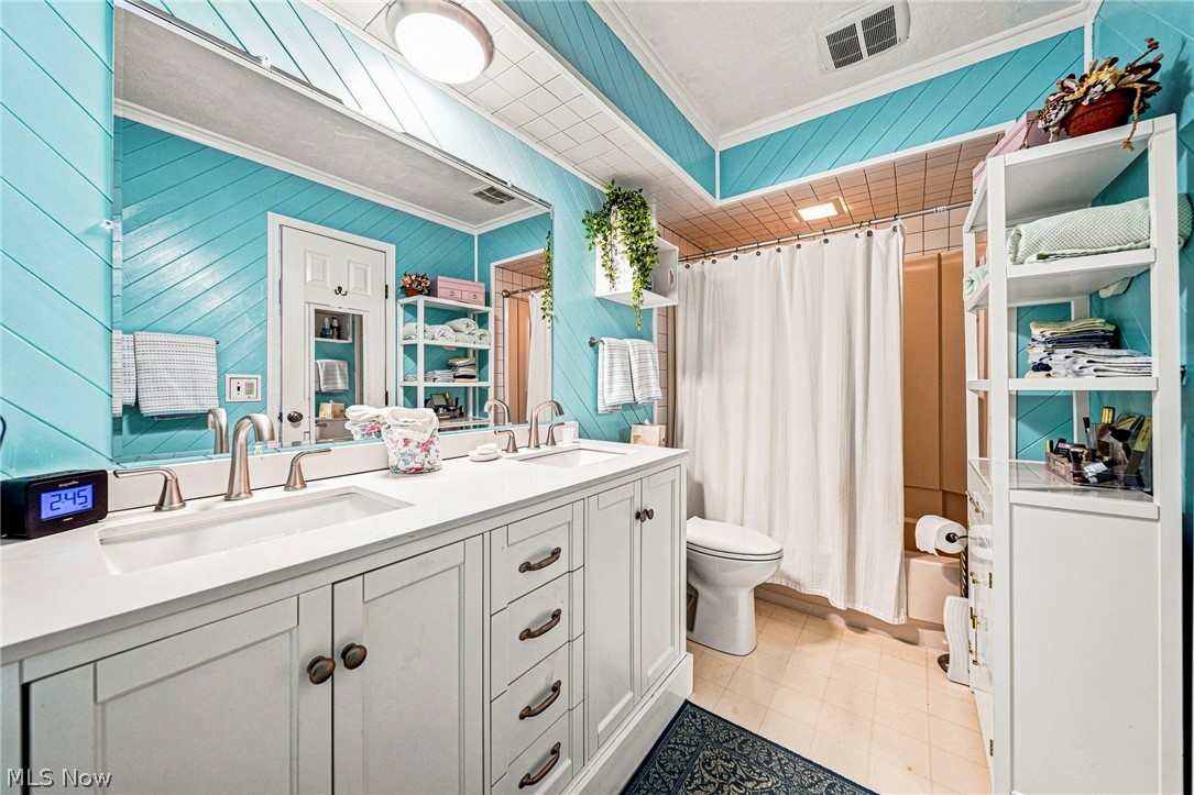 9 Meadowlawn Drive Mentor OH 44060