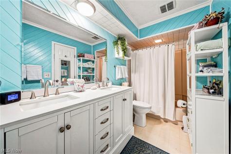 9 Meadowlawn Drive Mentor OH 44060