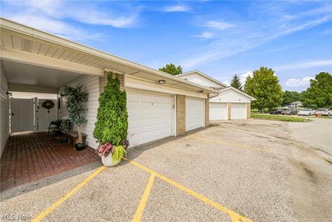 9 Meadowlawn Drive Mentor OH 44060