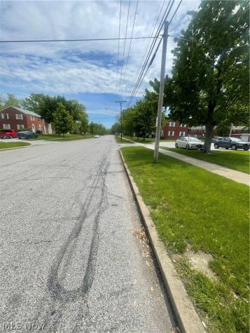22651 Fox Euclid OH 44123