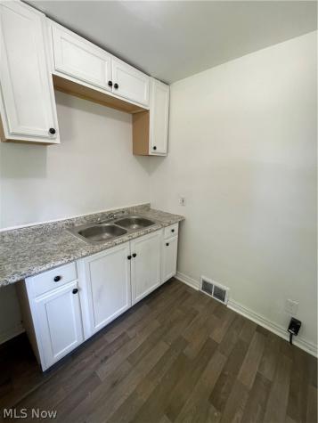 22651 Fox Euclid OH 44123